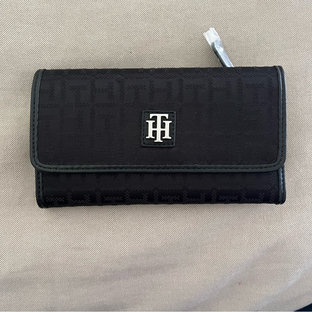Large Black Tommy Hilfiger Trifold Wallet